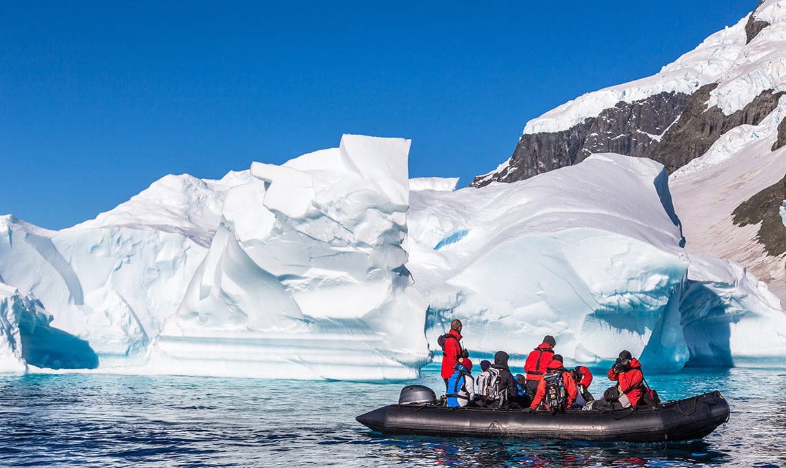 Reserachers explore huge icebergs in Antarctic